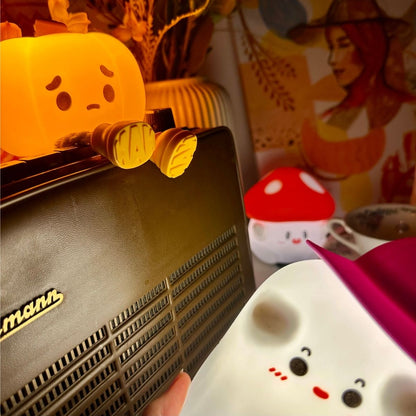 SpookyBoo - Kürbis Lampe LED, herbstliche Deko & Handyhalter